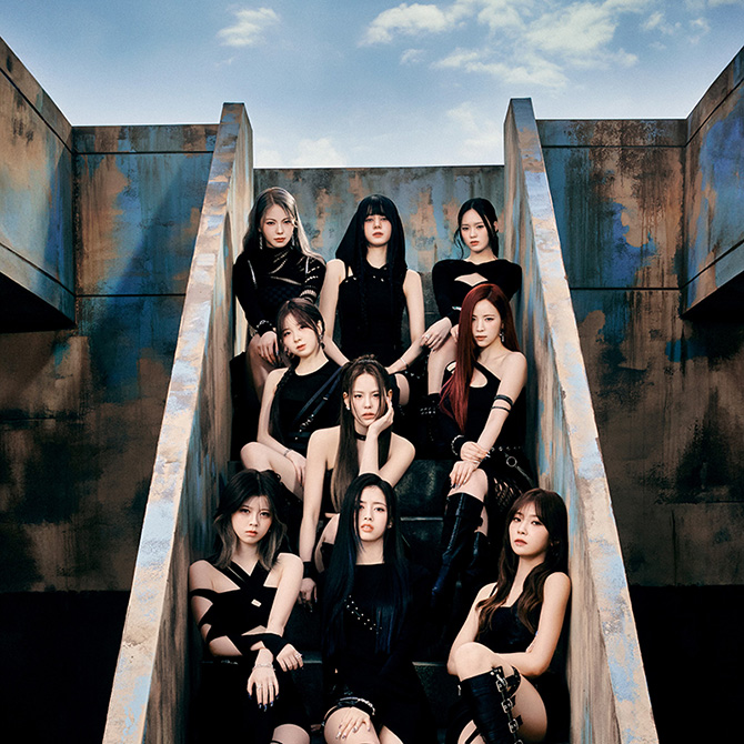 NiziUメンバー直筆サイン入り「RISE UP」ステッカー（抽選5名様