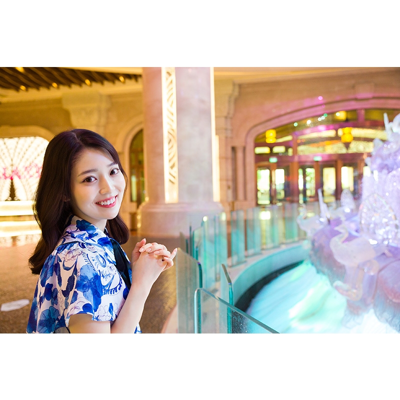 乃木坂46阪口珠美1st写真集『青いバラ』 : 阪口珠美 | HMV&BOOKS