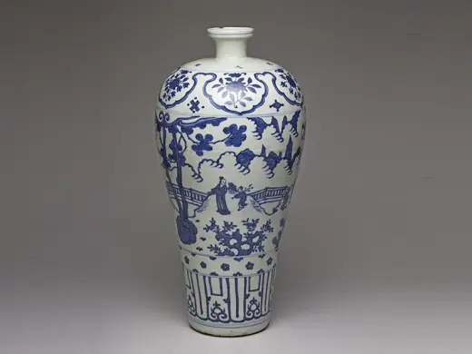 中国清代永和軒款豆青釉青花人物山水紋天球瓶、高さ31cm X径20cm口径