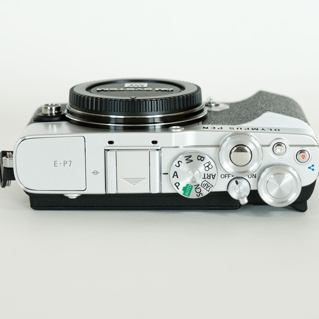 新品 オリンパス PEN E-P7 シルバー ボディ 1年保証 送料無料