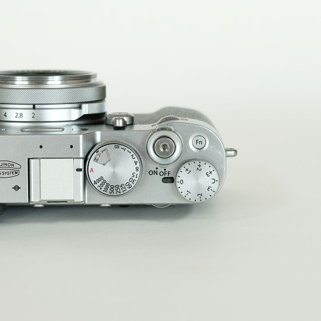 FUJIFILM X100F シルバーの出品 | ONE SCENE（ワンシーン）