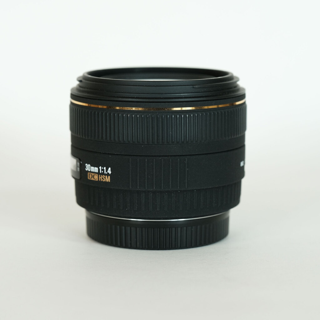 SIGMA 30mm F1.4 EX DC HSM [キヤノン用]の出品 | ONE SCENE（ワンシーン）