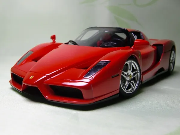 タミヤ 1/12 エンツォフェラーリ セミアッセンブルモデル (箱に難アリ