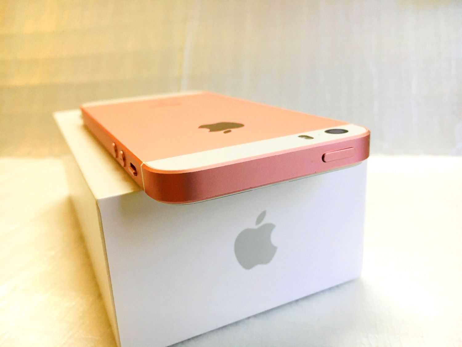 iPhone SE Rose Gold 16 GB au アンロック済み iPhoneSE 16GB ローズ