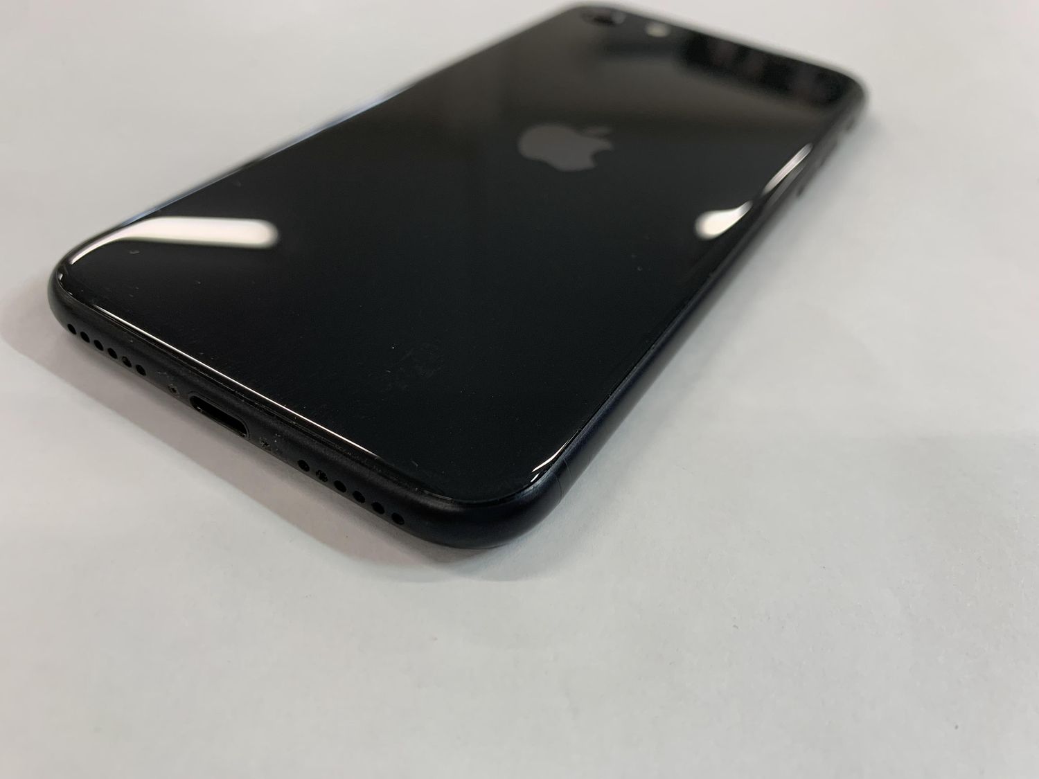 品〕 iPhone ショップ SE 第2世代 64GB ブラック NX9R2J／A SIMフリー