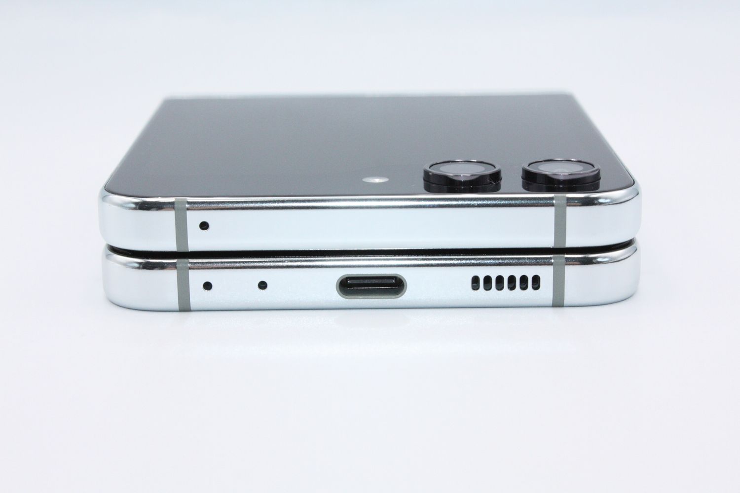 ムスビー｜美品 Galaxy Z Flip5 SCG23 ミント SIMフリー Aランク