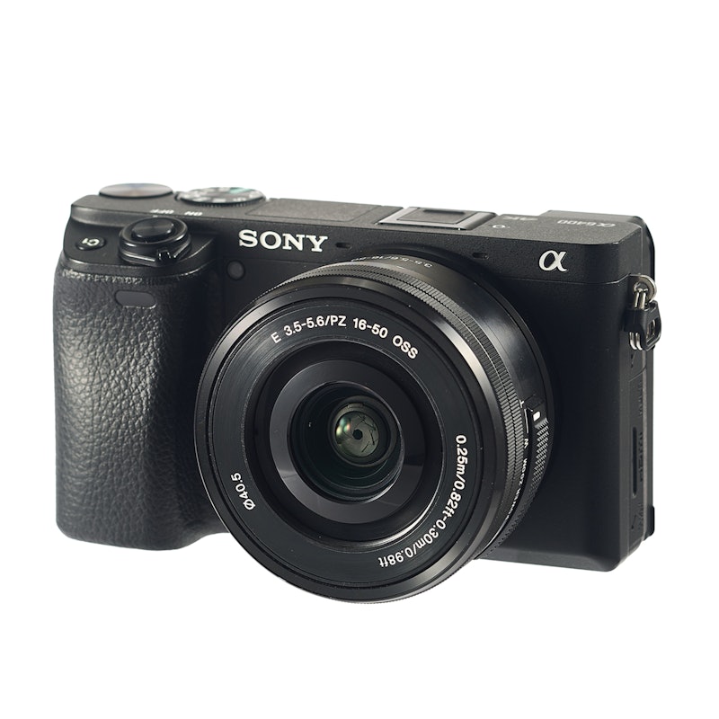 SONY α6400 ミラーレスカメラ パワーズームレンズキット 本体と三脚