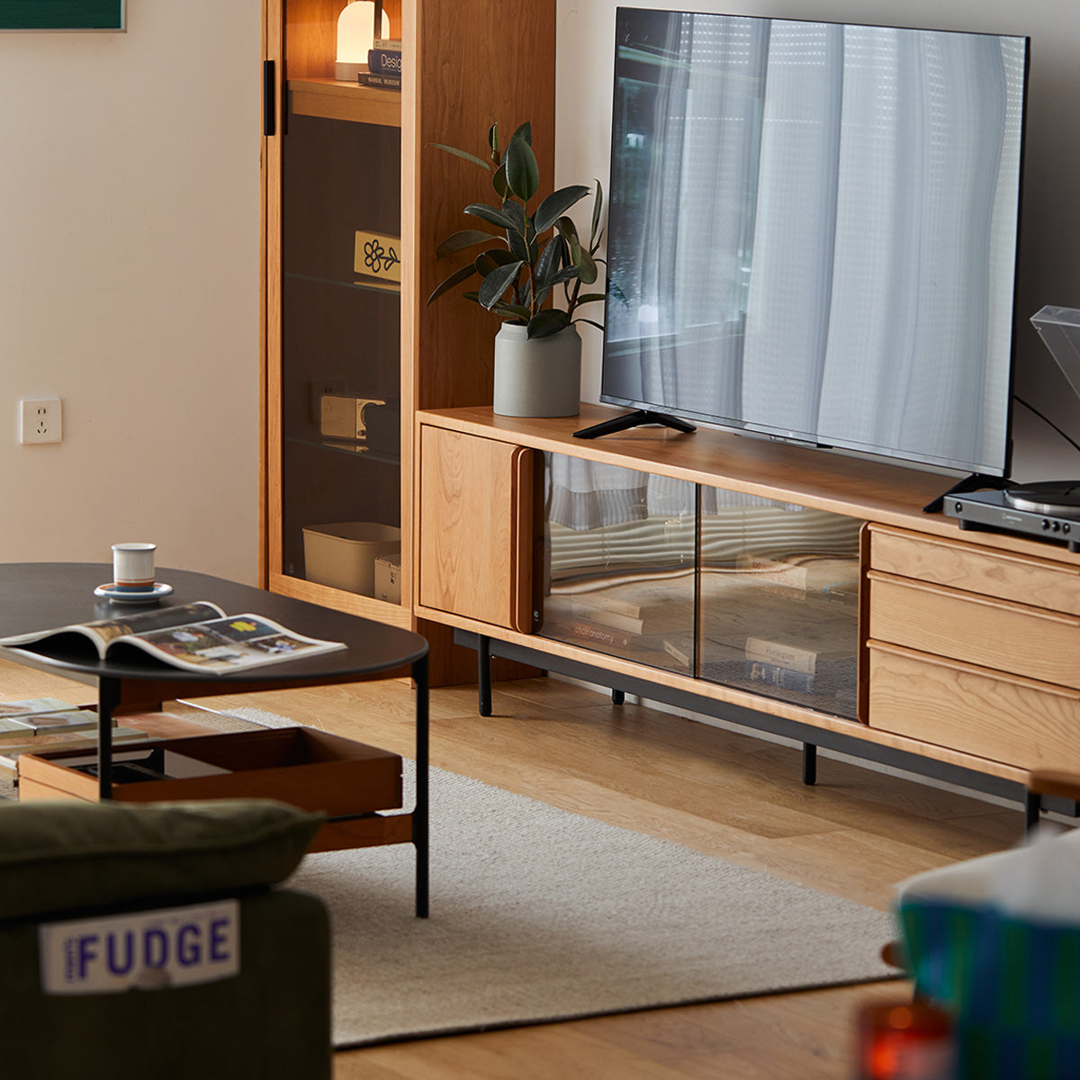 木製テレビ台 ガラス扉付き 4引き出し アイアン 木製テレビ台 ガラス扉