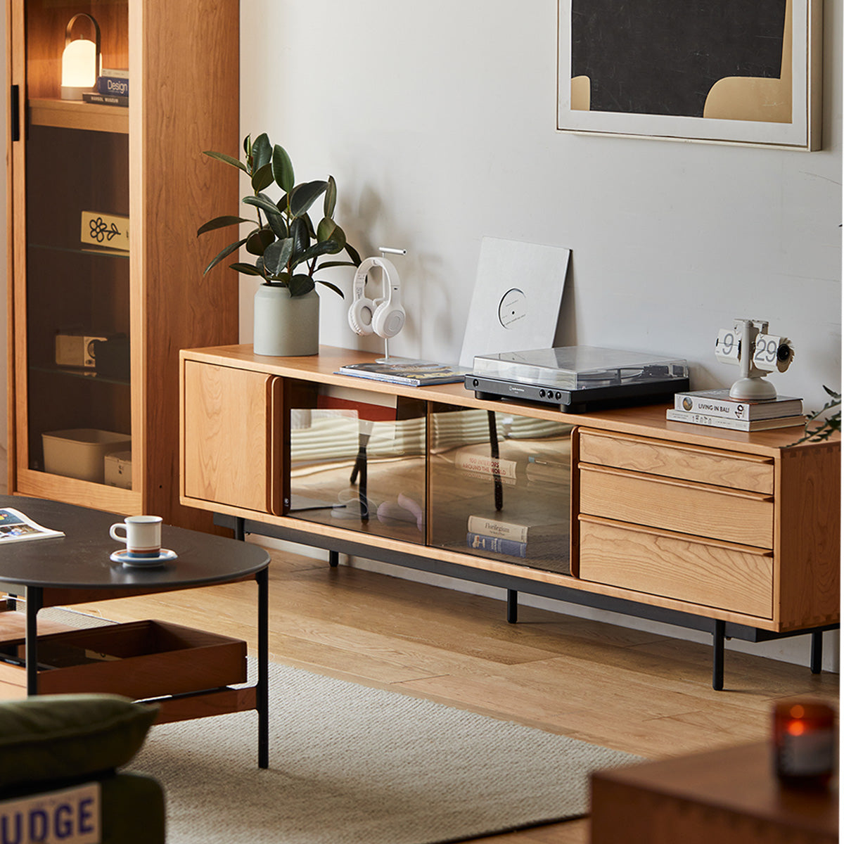 Woody Prime Cherry ガラス扉付き木製テレビキャビネット | 耐久性と美