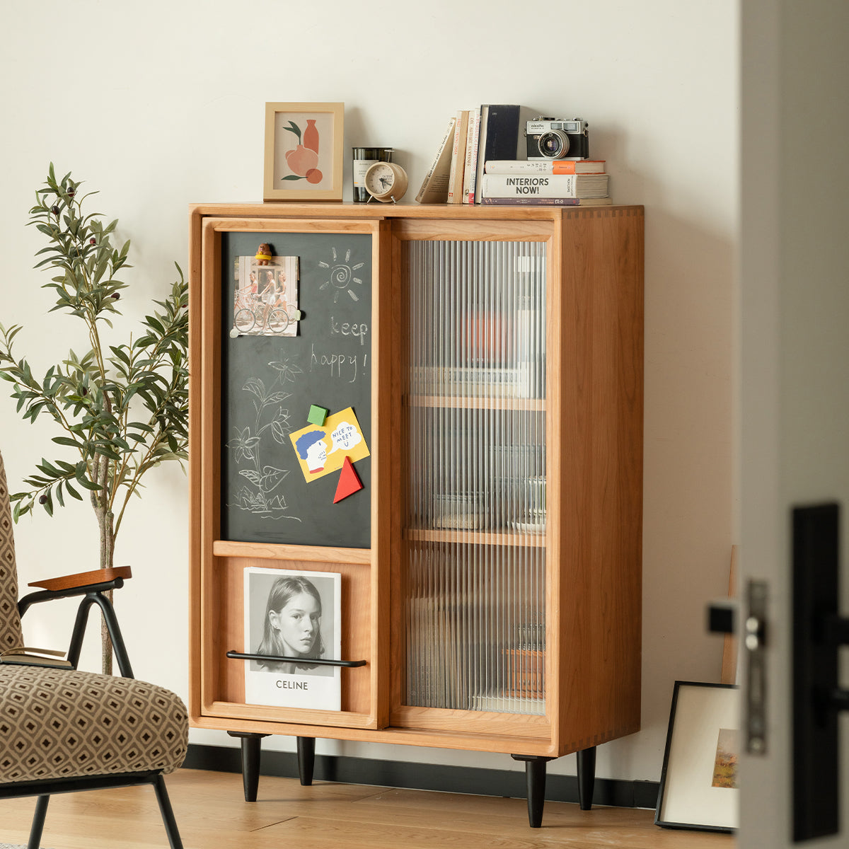 Woody Prime Cherry ブラックボード付きモールガラス扉キャビネット