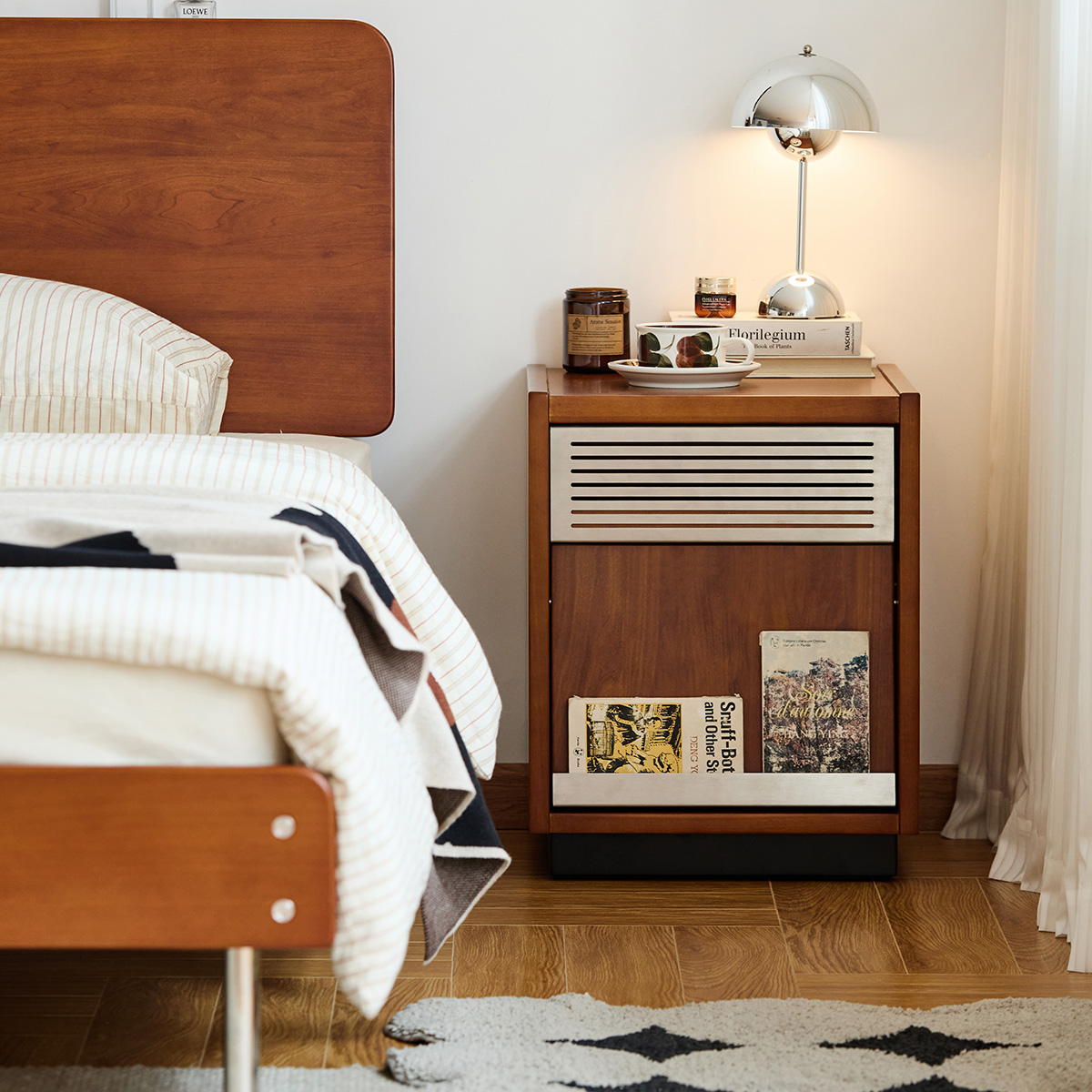 Woody Prime Boxツゲ材 スチールメッシュベッドサイドキャビネット