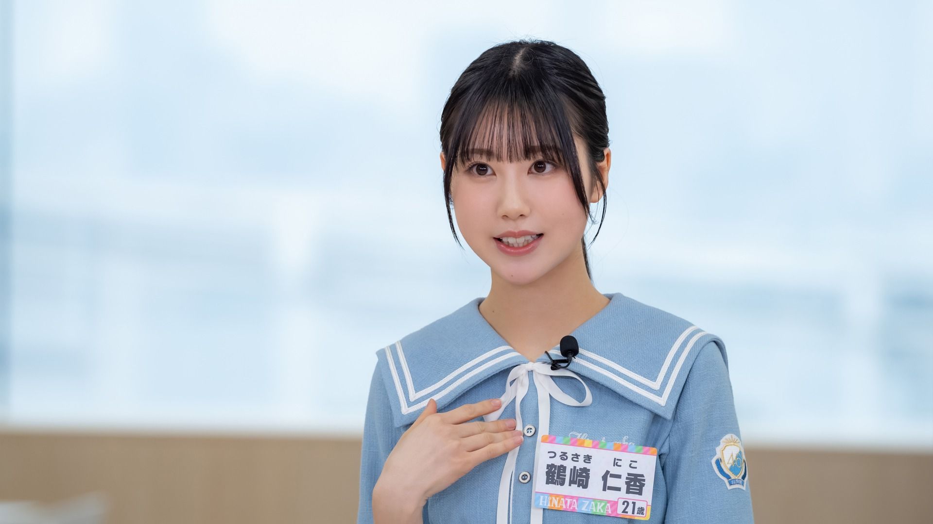 日向坂46 鶴崎仁香さん直筆サイン入り全身写真 日向坂46 鶴崎仁香さん