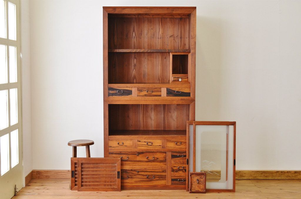 木製ガラス扉収納棚 和モダンな茶箪笥 虎斑模様 黒柿 アンティーク家具