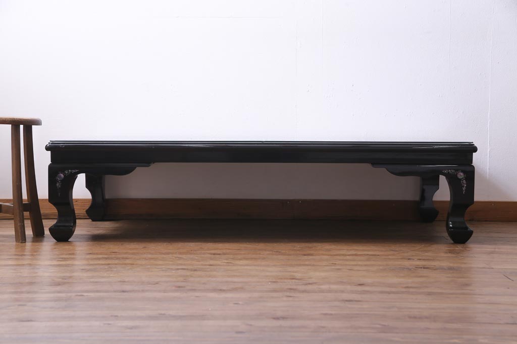 美品 ガラス 伝統的な木彫り細工が施されたローテーブル アジアン家具