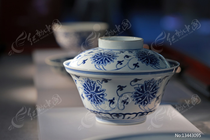 中国美術 青花 纏枝蓮花 武人紋 瓶 高25.5cm(HA374) 中国美術 青花