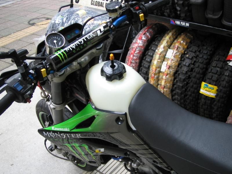 KAWASAKI D-TRACKER [Dトラッカー]「CLARKE(ｸﾗｰｸ)社製ﾋﾞｯｸﾀﾝｸ装着