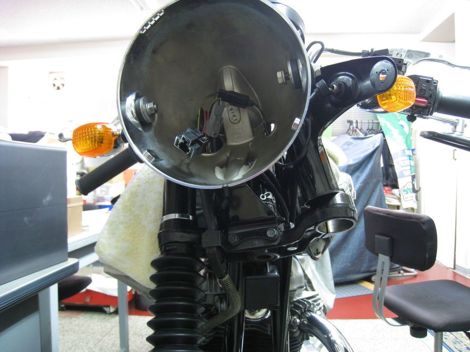 W650 純正 ヘッドライトステー KAWASAKI W650「ヘッドライトステーの