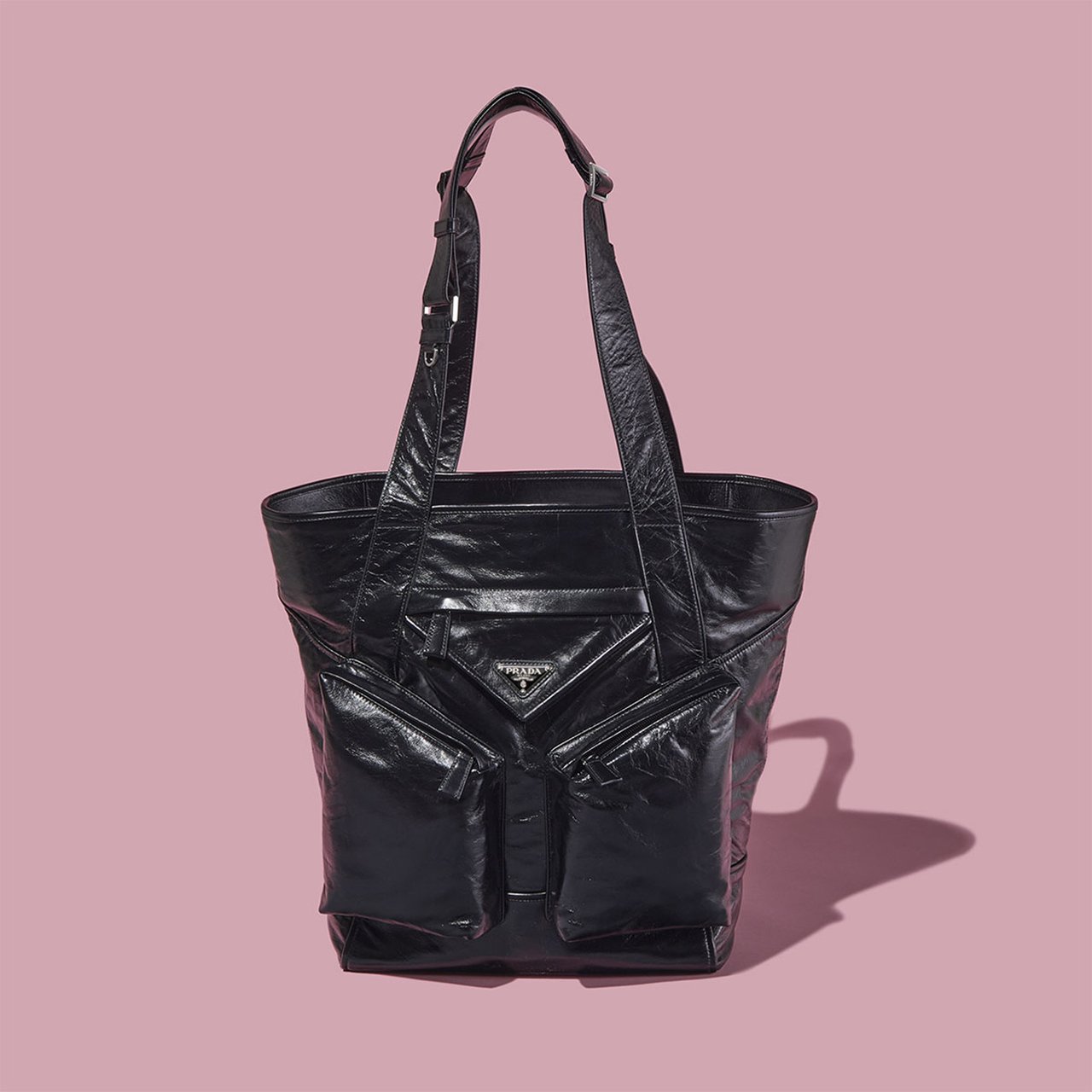 PRADA】軽くて収納力抜群のレザートートはビジネスにも使える。大人が