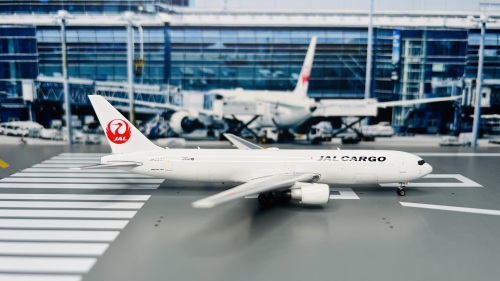 PH04582 Japan Airlines 日本航空Boeing 767-300ER JA653J Phoenix 1