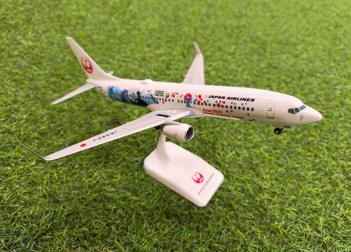 1/130 Boeing 737-800 (JA343J) Japan Airlines (JAL) X Gundam 2025