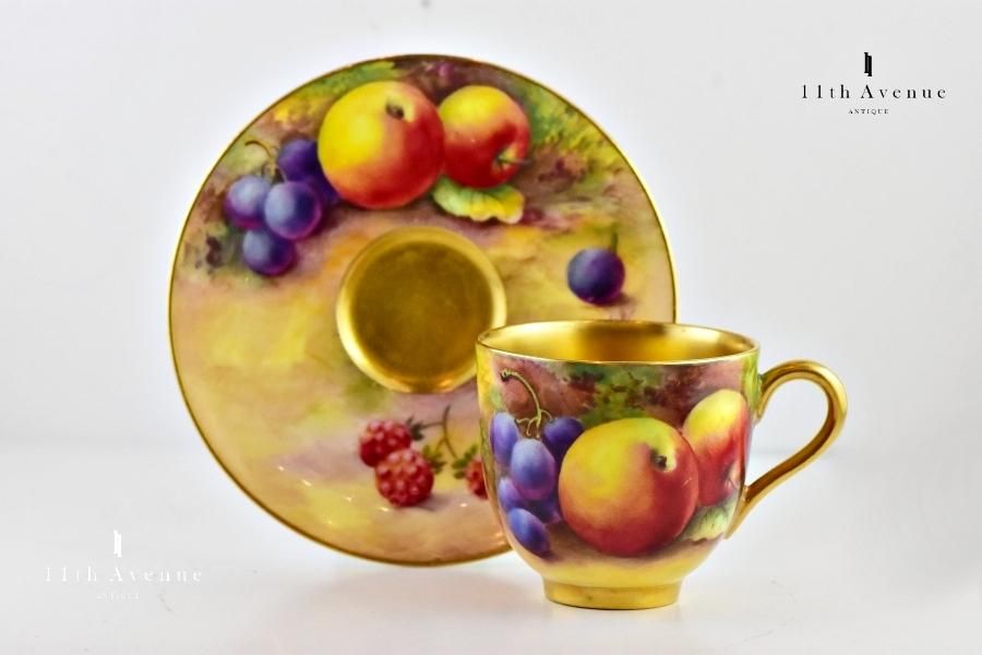 イギリス、ロイヤル・ウースター（Royal Worcester）のデミタスカップ