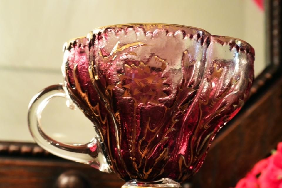ボヘミアガラス【アンティーク】 アール・ヌーヴォー 薊文カップ