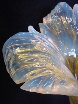 オパールセントグラスフラワーベース