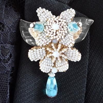 STANLEY HAGLER | ブルーフラワーブローチ - コスチュームジュエリー