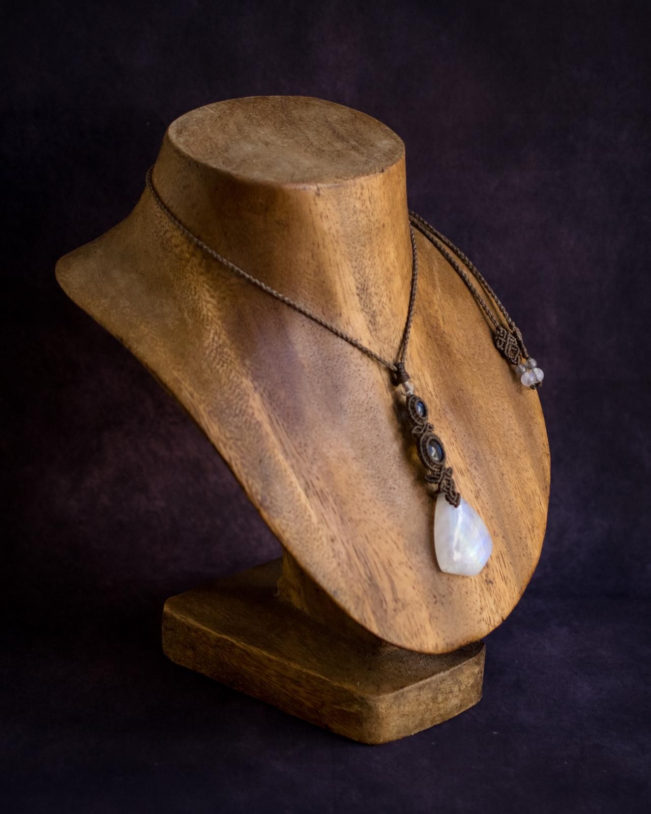 心翼』ラブラドライトとカイヤナイトのマクラメペンダントネックレス