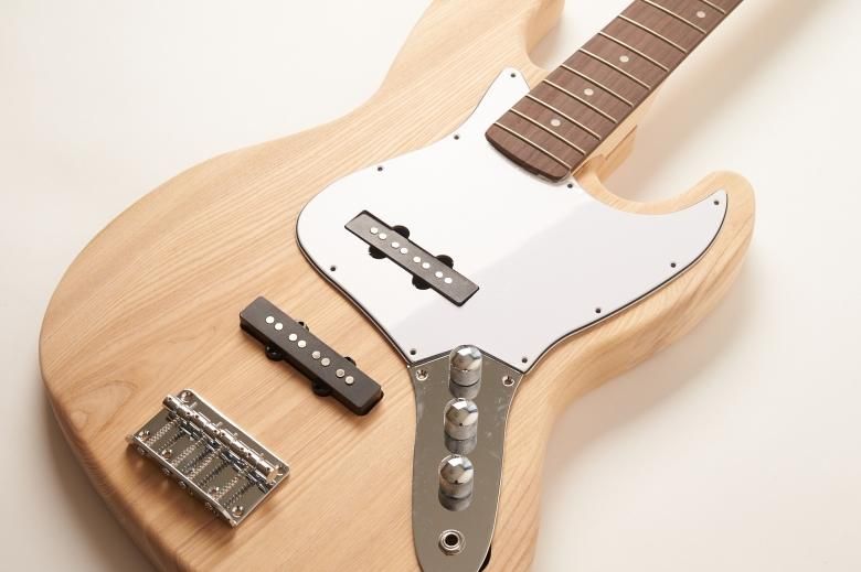 販売終了）【ホワイトアッシュJB】ジャズベース タイプ ホワイト