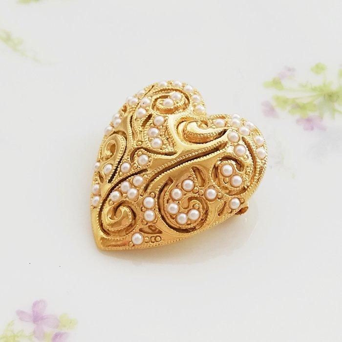 Sphinx スフィンクス ゴールドトーン フェイクパール ハート ブローチ