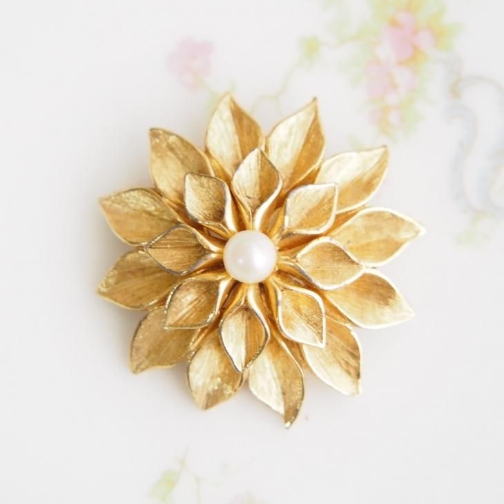 Boucher ブーシェ ゴールドトーン パール ダリア ブローチ