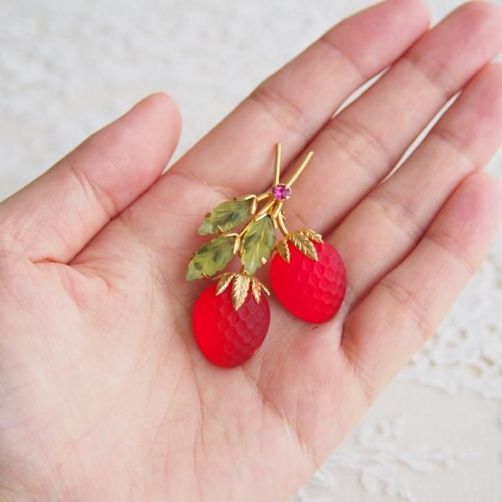 AUSTRIA オーストリア フルーツガラス レッドストロベリーのブローチ