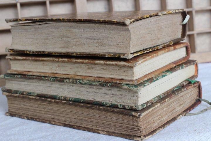 フランス製アンティーク、時代を感じる古書4冊セット