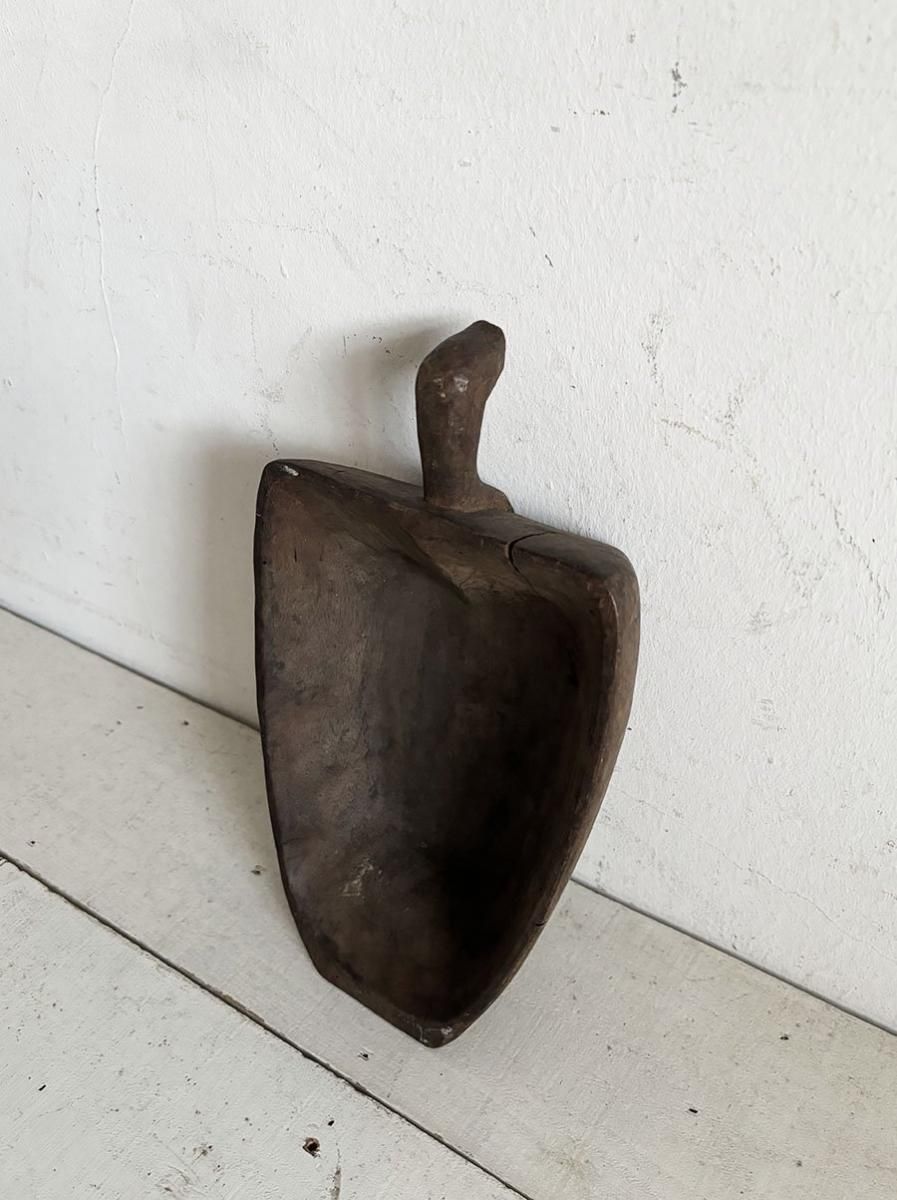 フランス製アフリカアンティークの木製スコップ