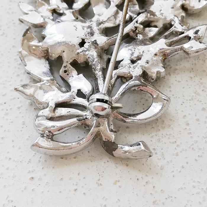 英国製1960年代フラワーモチーフの銀製ブローチ