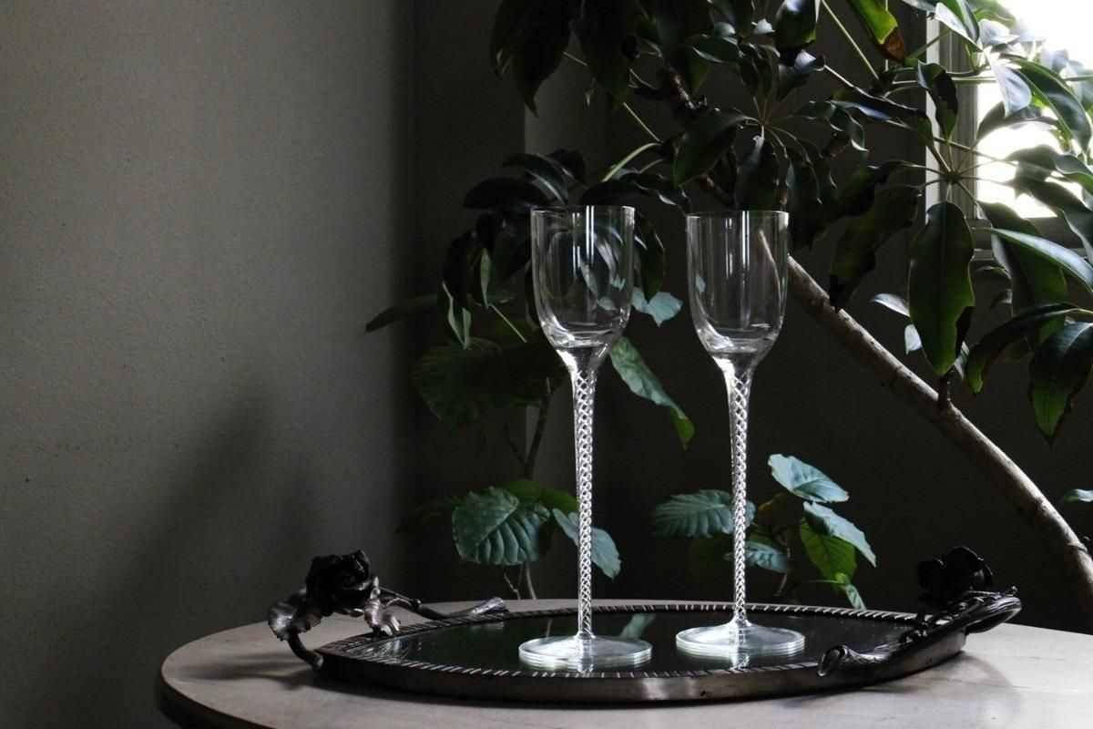 華やかなアンティークエアツイストトールグラス