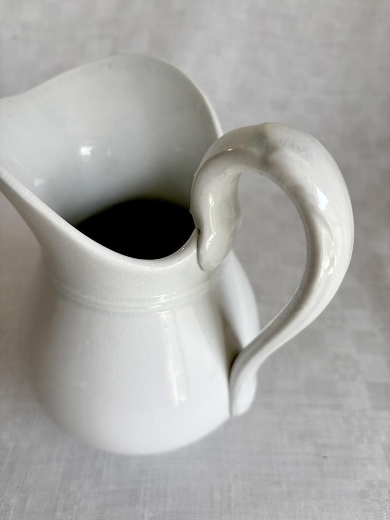 フランス製白いピシェ水瓶 リュネヴィルの魅力