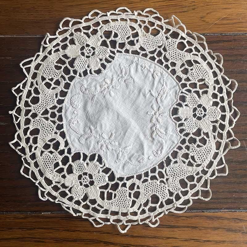 アンティークフランス ピケ風モチーフダマスク織❖〰️ 赤糸刺繍花型