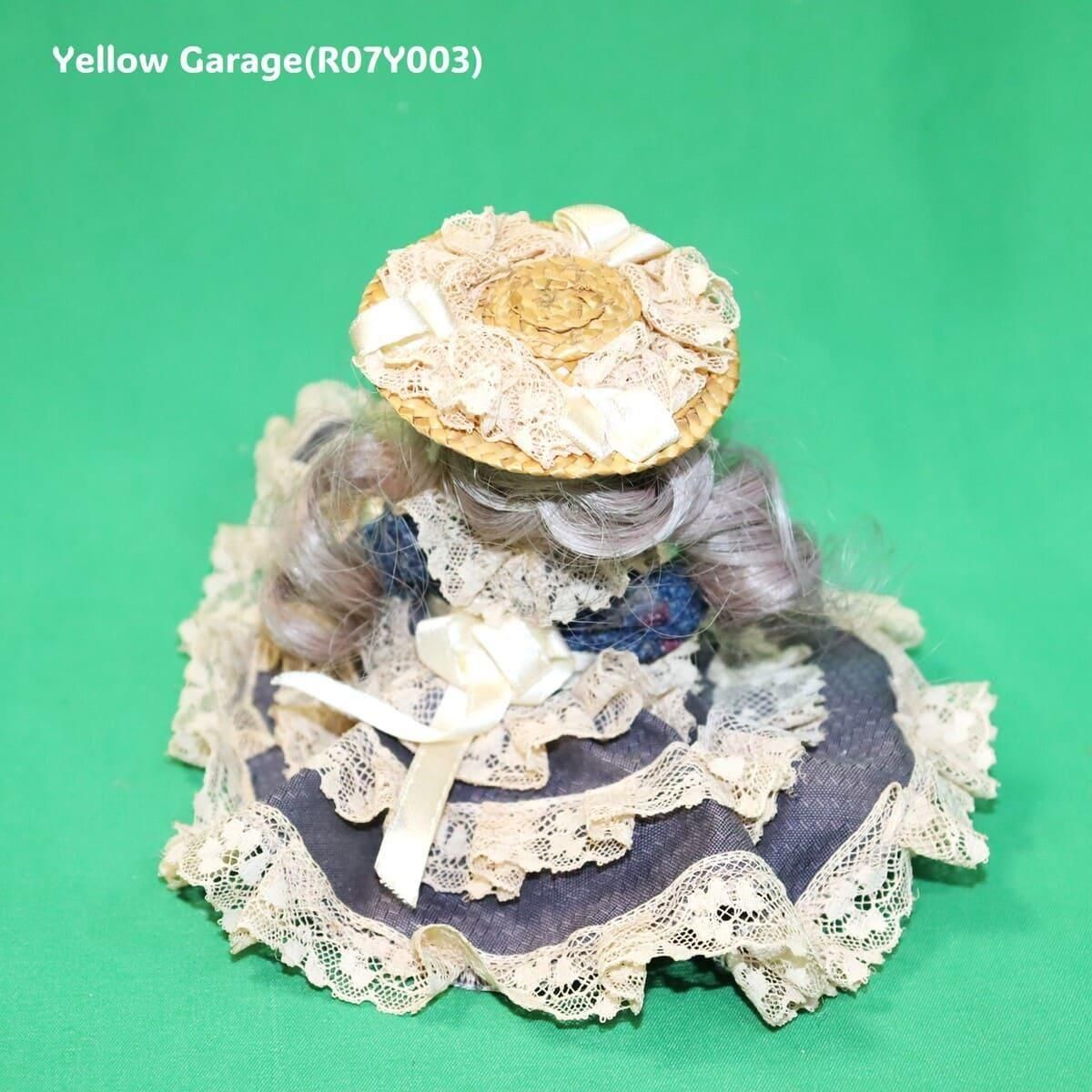 ヴィンテージ 磁器製ドール レースドレスの小さなお嬢さま