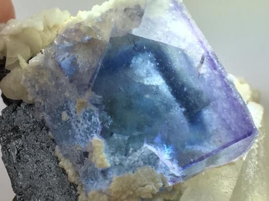 ヤオガンシャン山脈の様な景色パイライト共生「アジュールブルー