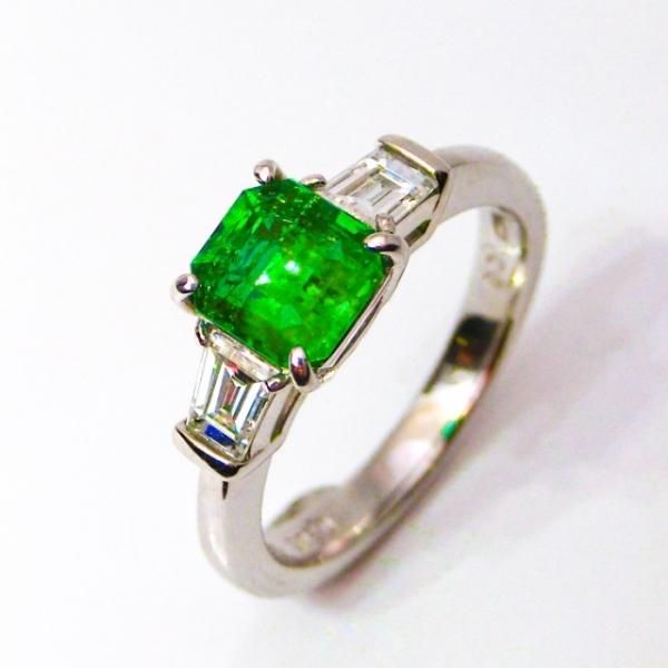 コロンビア産 ムゾーグリーンエメラルド ダイヤモンドリング EM 1.06ct