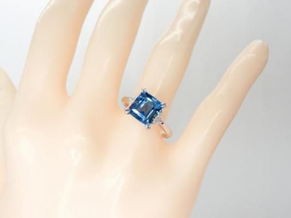 エメラルドカットサンタマリアアクアマリン ハーフムーンカット