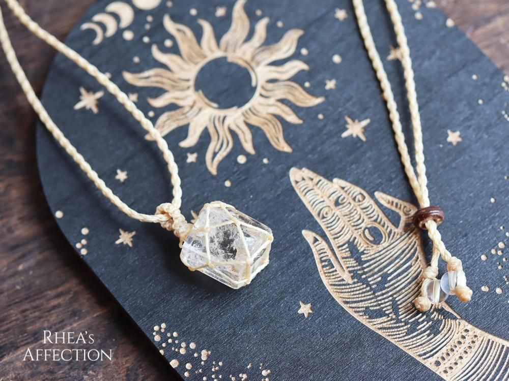 Q458】水晶 / 幸せを引き寄せてくれるヒマラヤ水晶のマクラメ編み