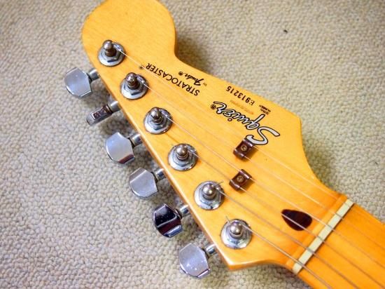 Squier by Fender Stratocaster Eシリアル - Geek IN Box