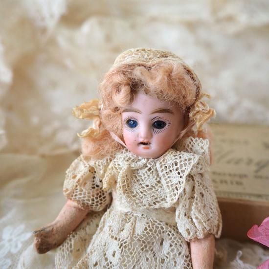 ドイツアンティークミニョネットビスクドールアンティークドール／レース