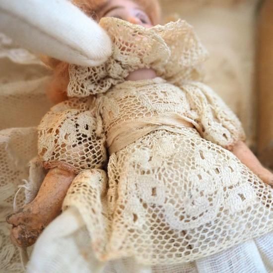 子宝に】ビスクドール アンティーク クリーム色 レース付きドレス 子宝