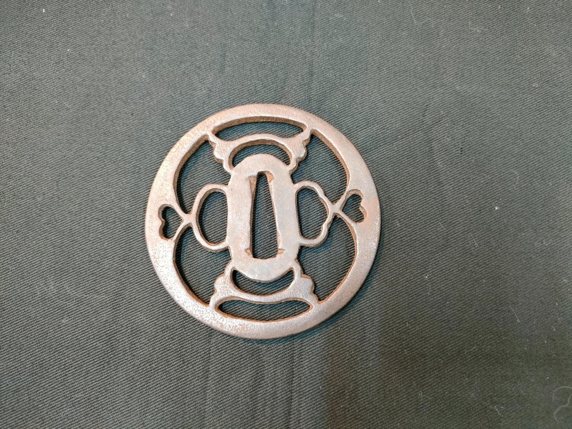 時代 鉄鍔 透かし丸形（8） - 日本刀｜刀剣や居合道着の通販なら池田