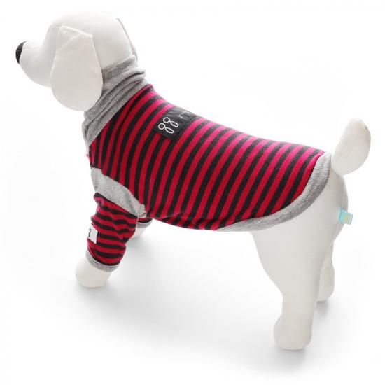 赤いチェリーの犬の服