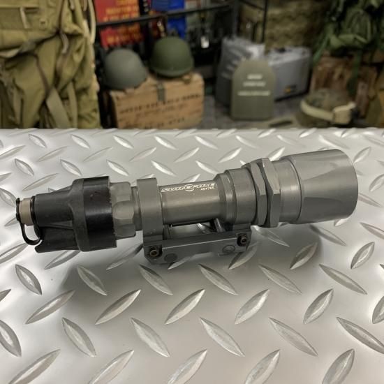 米軍実物 SUREFIRE M951/WeaponLight シュアファイア ウェポンライト